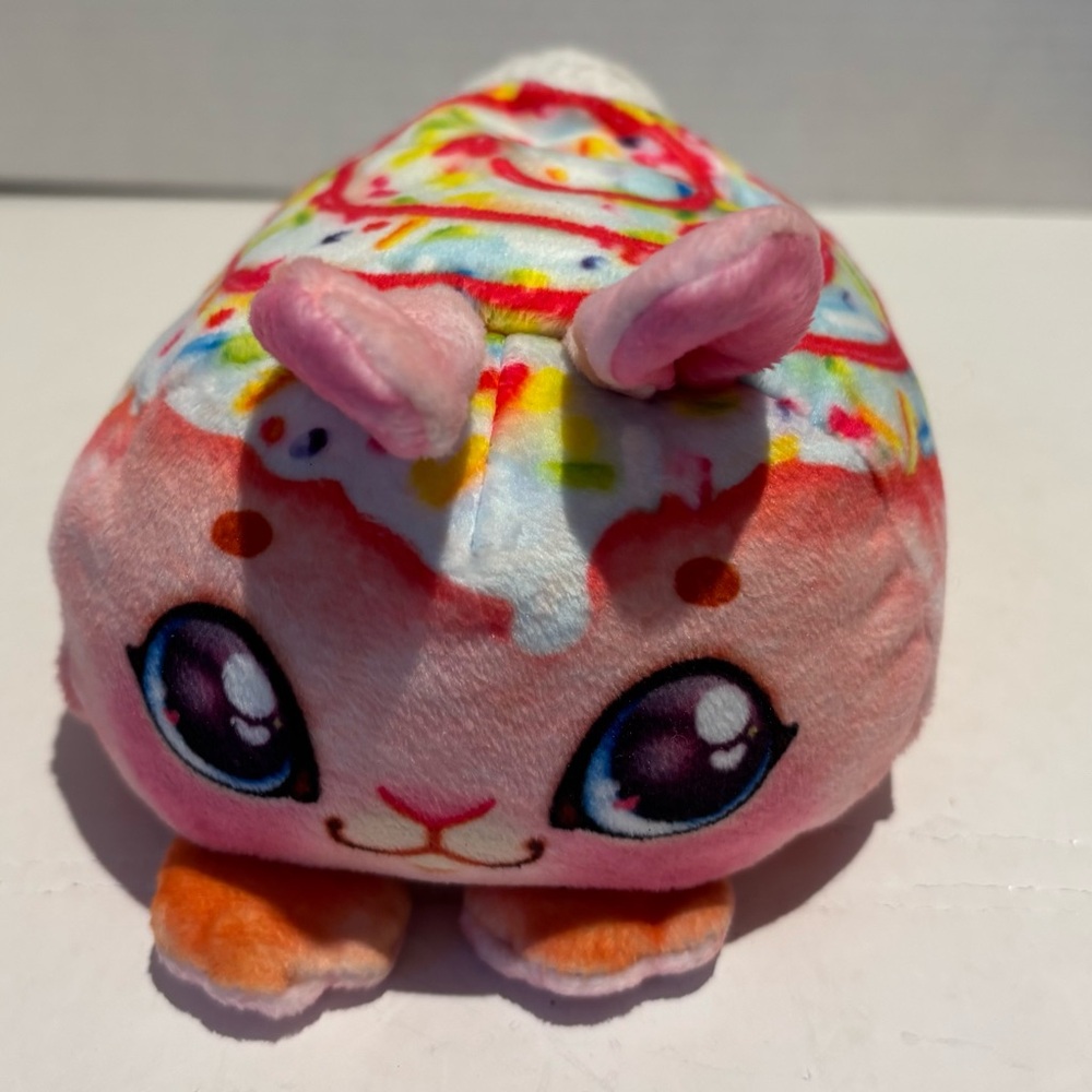Cookeez Makery Baked Treatz Bunny Cinnamon Roll Sprinkles Talking Plush 6" Toy